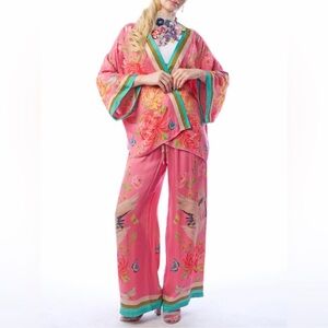 Aratta THE LEGEND OF THE CRANE
Short Kimono, NWT, L, $190MSRP
$167 $190